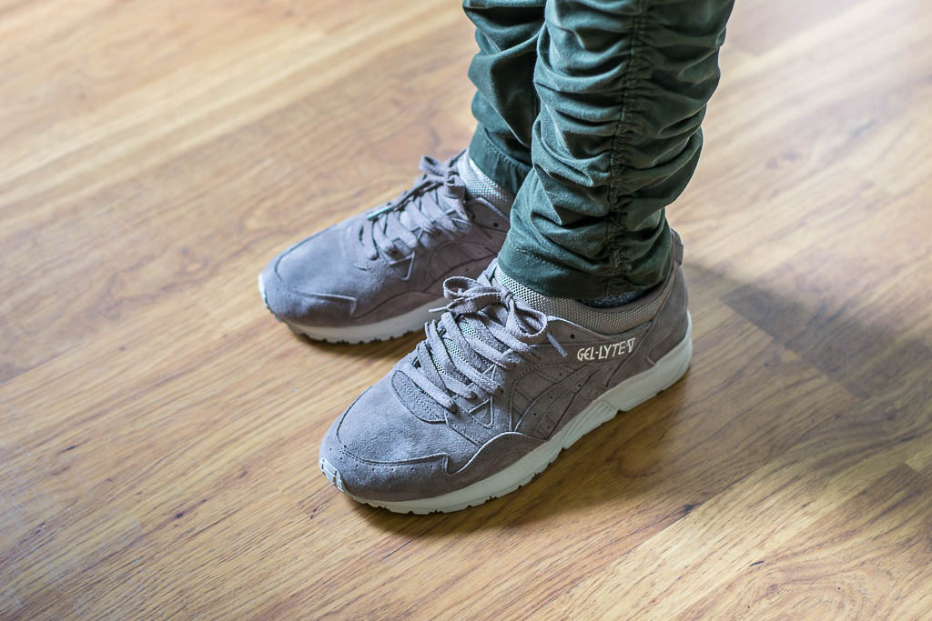 Thuisland Derde Markeer Asics Gel Lyte V Taupe Grey On Feet Sneaker Review WDYWT