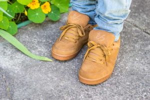 ES Accel OG Brown Gum On Feet