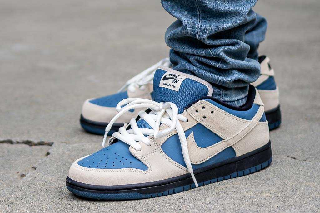 dunk low on feet
