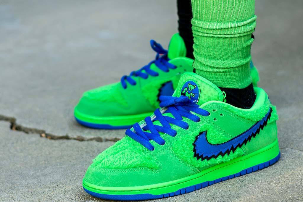 green and blue nike dunks
