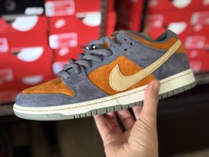 Nike SB Dunk Low Light Carbon